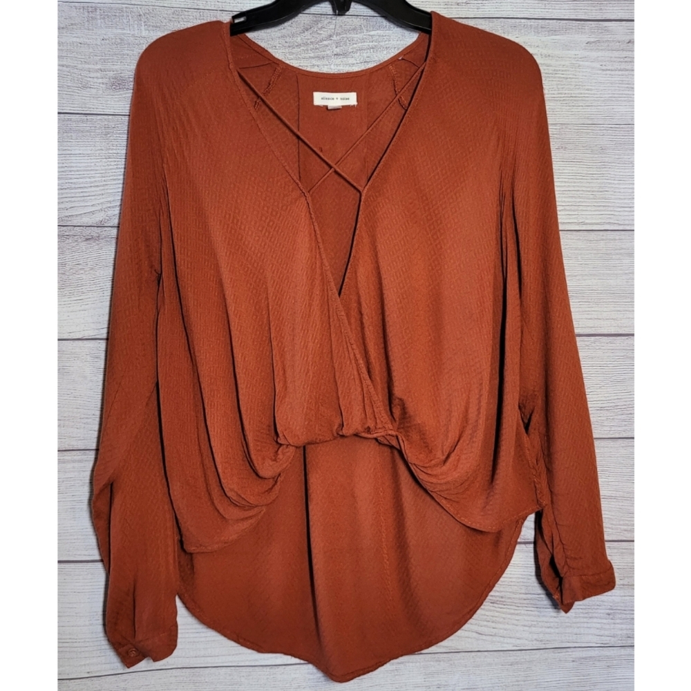 Silence + Noise Women's Top Deep V Neck Cross Front Rust Orange Size XS High Low